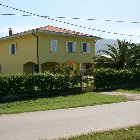 Elisa 3*