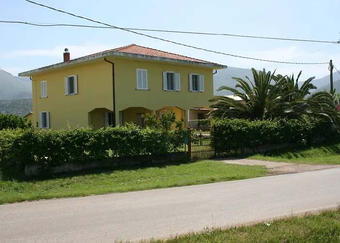 Elisa 3*